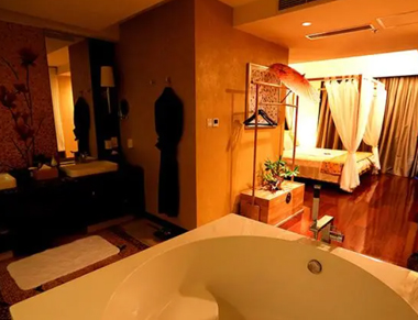 杭州钱塘区养生会所的黄昏恋：当爱情遇上八十岁